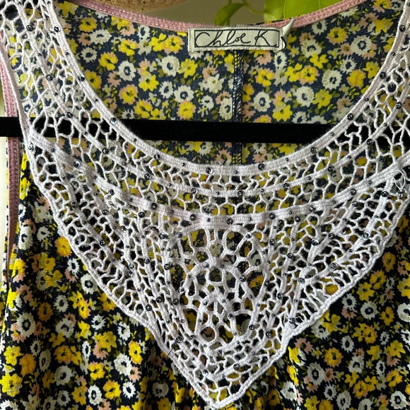 Chloe K Floral Tank - Picture 2 of 4